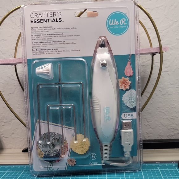 We R Memory Keepers Crafter's Essentials USB Tool Set - Picture 1 of 1